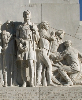 Davy Crockett raffigurato nel monumento ai difensori di Alamo a San Antonio