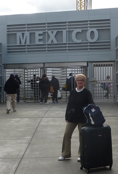 La signora Schiroli all'ingresso in Messico