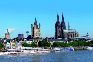 Il Duomo di Colonia visto dal Reno