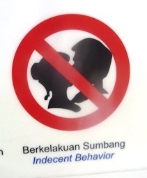 Sulla metropolitana di Kuala Lumpur è...vietato baciarsi